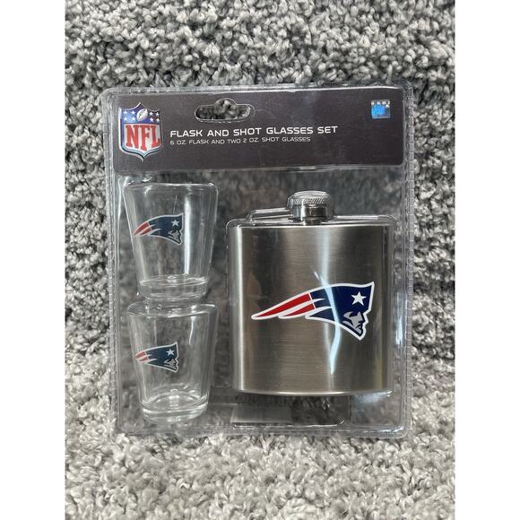 NFL New England Patriots Set Flask & Shot Glass 1 Flask 2 Shot Glass Brand New - Picture 4 of 9
